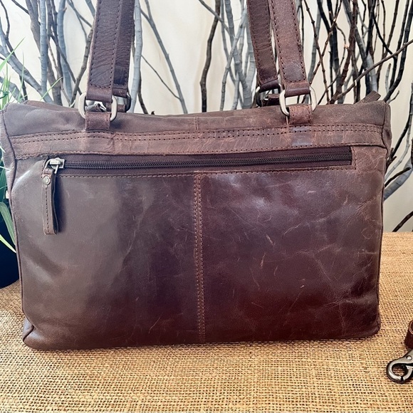 Spikes & Sparrow Leather Tote with Padded Tablet Compartment - Picture 6 of 13